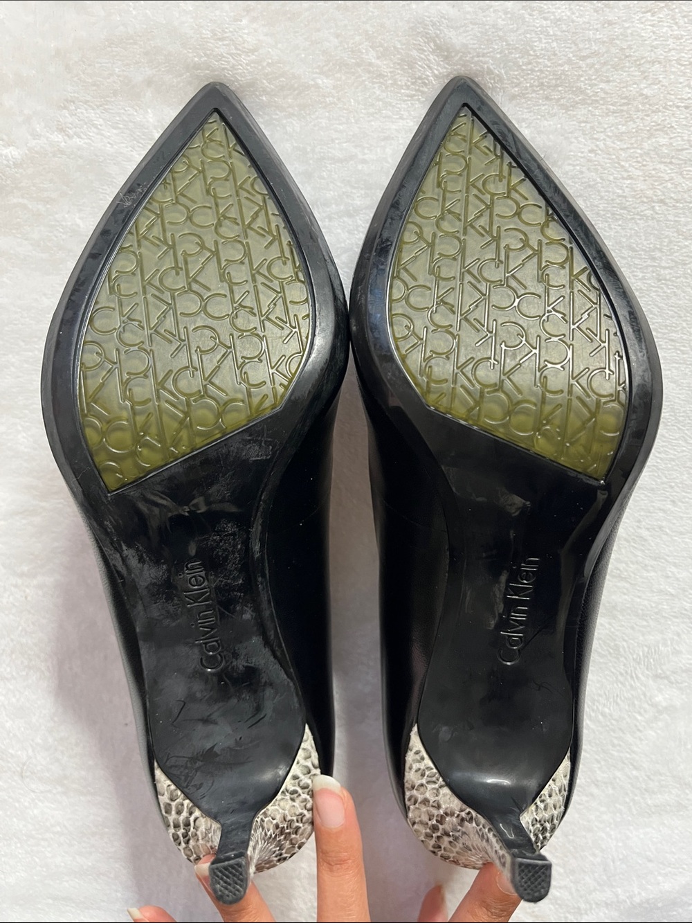 Calvin Klein size 7 Stiletto Pumps w/ Textured Snake pattern heel - Picture 8 of 11